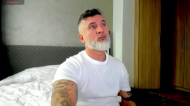 Snapshot of BlowMyXXL chatting on 02/27/25, 02:00 BlowMyXXL online show from 02/27/25, 02:00