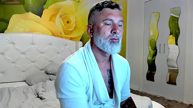 Snapshot of BlowMyXXL chatting on 11/05/25, 02:50 BlowMyXXL online show from 11/05/25, 02:50