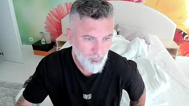 Snapshot of BlowMyXXL chatting on 11/21/25, 10:47 BlowMyXXL online show from 11/21/25, 10:47