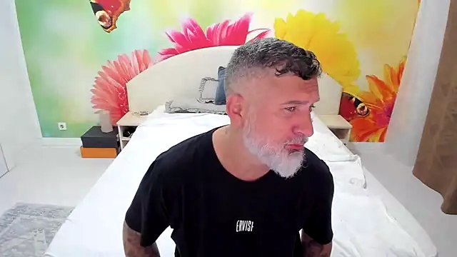 Snapshot of BlowMyXXL chatting on 11/25/25, 04:18 BlowMyXXL online show from 11/25/25, 04:18