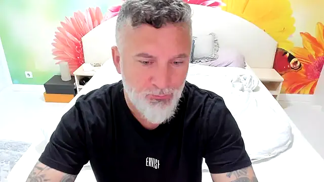 Snapshot of BlowMyXXL chatting on 11/26/25, 05:19 BlowMyXXL online show from 11/26/25, 05:19