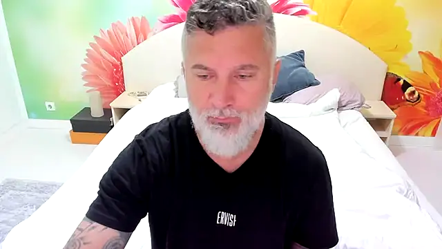 Snapshot of BlowMyXXL chatting on 11/29/25, 05:43 BlowMyXXL online show from 11/29/25, 05:43