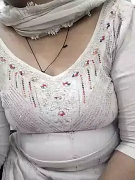 Cute nidhi online show from 12/21/24, 04:52