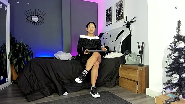 Raven Witch  online show from 12/05/25, 08:16