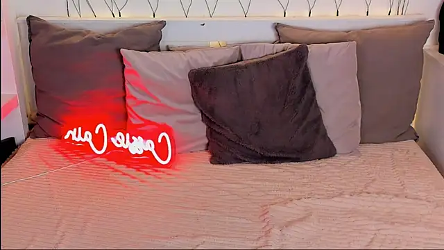 Snapshot of CassyCain chatting on 04/12/26, 09:03 CassyCain online show from 04/12/26, 09:03