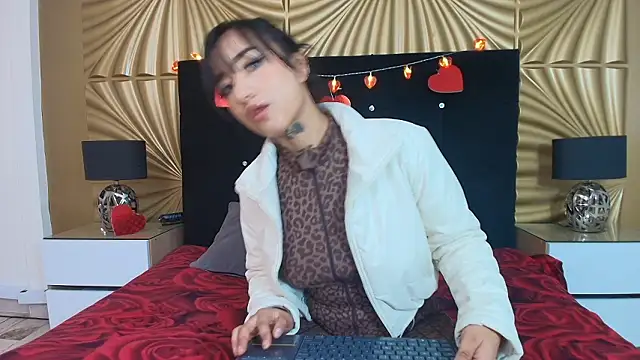 emmily keller19 online show from 02/05/26, 01:16