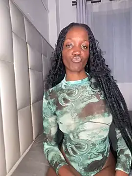 Snapshot of Fanclubbbbb chatting on 12/20/24, 07:28 Fanclubbbbb online show from 12/20/24, 07:28