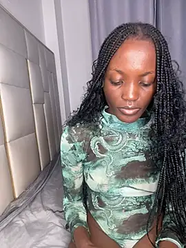 Snapshot of Fanclubbbbb chatting on 12/20/24, 10:32 Fanclubbbbb online show from 12/20/24, 10:32