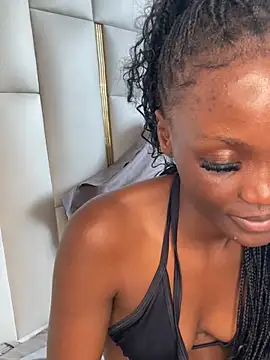 Snapshot of Fanclubbbbb chatting on 01/01/25, 08:13 Fanclubbbbb online show from 01/01/25, 08:13