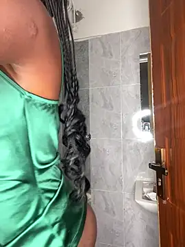 Snapshot of Fanclubbbbb chatting on 02/19/25, 08:31 Fanclubbbbb online show from 02/19/25, 08:31