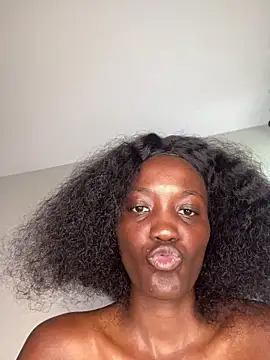 Snapshot of Fanclubbbbb chatting on 10/24/25, 07:49 Fanclubbbbb online show from 10/24/25, 07:49