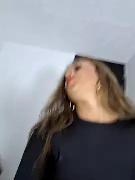 lauramcdowell1 online show from 12/09/24, 10:20