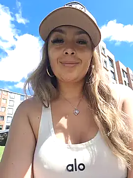 lauramcdowell1 online show from 01/23/25, 03:43