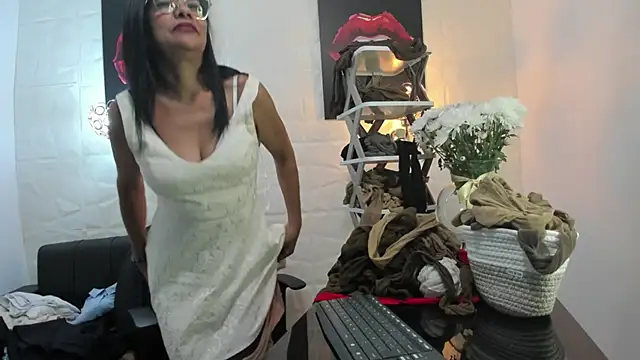 miss lucero1 online show from 03/08/25, 05:28