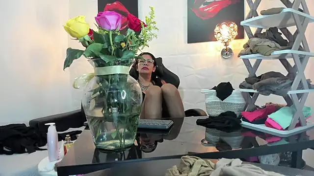 miss lucero1 online show from 03/20/25, 04:29