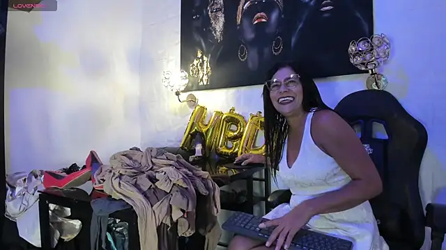 miss lucero1 online show from 10/06/25, 08:28