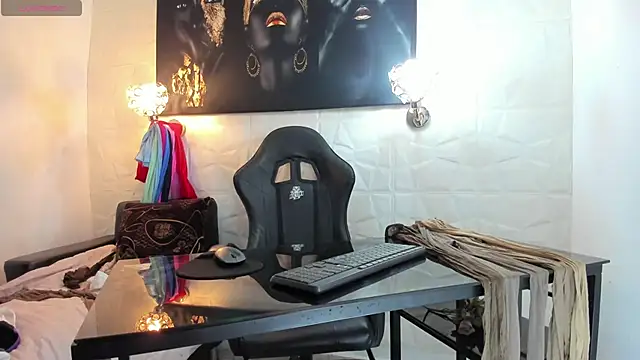 miss lucero1 online show from 11/05/25, 01:49