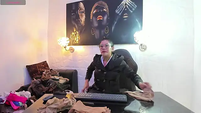 miss lucero1 online show from 11/09/25, 02:21