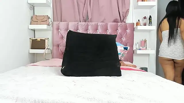 Snapshot of canela_wet chatting on 03/15/26, 02:12 canela wet online show from 03/15/26, 02:12