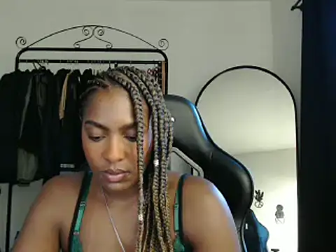 Snapshot of marisilva_br chatting on 02/25/25, 09:02 marisilva br online show from 02/25/25, 09:02