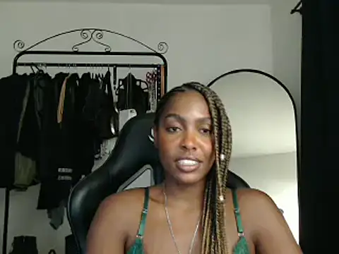 Snapshot of marisilva_br chatting on 02/26/25, 12:05 marisilva br online show from 02/26/25, 12:05