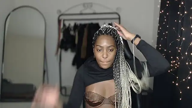 Snapshot of marisilva_br chatting on 10/24/25, 12:41 marisilva br online show from 10/24/25, 12:41