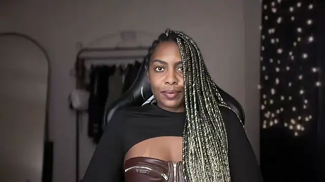 marisilva br online show from 11/18/25, 09:08