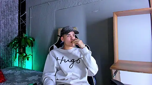 Mike 0233  online show from 03/19/25, 04:03