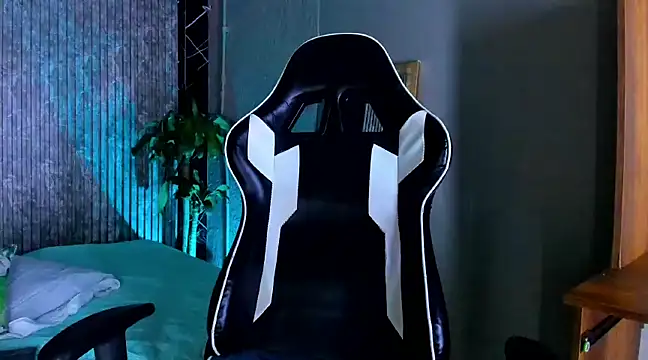 Mike 0233  online show from 03/22/25, 04:24