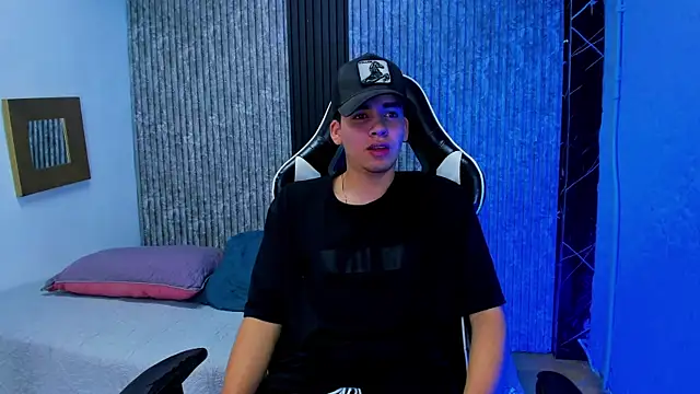 Mike 0233  online show from 12/18/25, 04:40