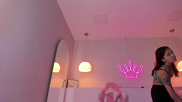 violeth hill online show from 12/14/25, 06:34