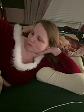 Snapshot of GingerSnap33 chatting on 12/19/24, 03:29 GingerSnap33 online show from 12/19/24, 03:29