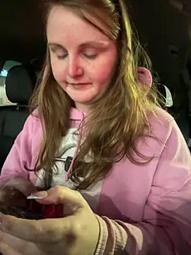 Snapshot of GingerSnap33 chatting on 02/14/25, 03:33 GingerSnap33 online show from 02/14/25, 03:33