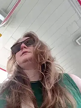 Snapshot of GingerSnap33 chatting on 04/19/26, 06:54 GingerSnap33 online show from 04/19/26, 06:54