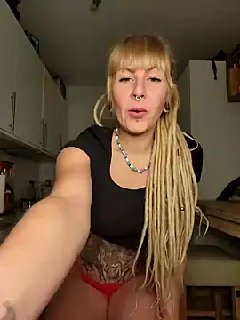 Snapshot of Jenna-Lia chatting on 12/14/24, 06:46 Jenna-Lia online show from 12/14/24, 06:46