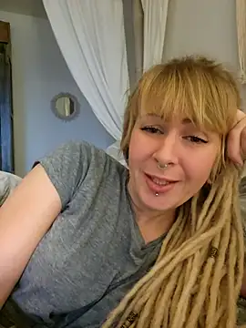 Snapshot of Jenna-Lia chatting on 12/25/24, 07:57 Jenna-Lia online show from 12/25/24, 07:57