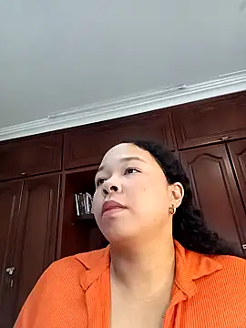 Snapshot of XMara chatting on 01/28/25, 08:04 XMara online show from 01/28/25, 08:04