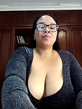 Snapshot of XMara chatting on 02/03/25, 07:42 XMara online show from 02/03/25, 07:42