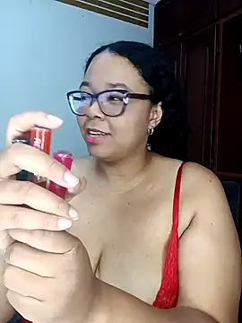 Snapshot of XMara chatting on 02/07/25, 11:03 XMara online show from 02/07/25, 11:03