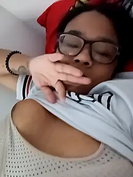 Snapshot of XMara chatting on 02/09/25, 10:32 XMara online show from 02/09/25, 10:32