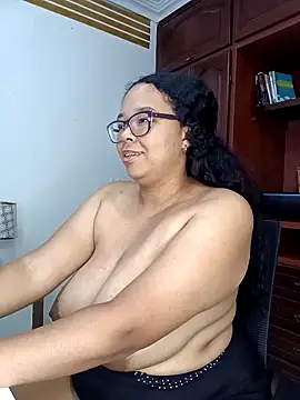 Snapshot of XMara chatting on 02/11/25, 10:50 XMara online show from 02/11/25, 10:50