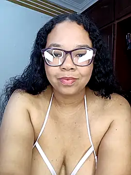 Snapshot of XMara chatting on 02/13/25, 08:03 XMara online show from 02/13/25, 08:03