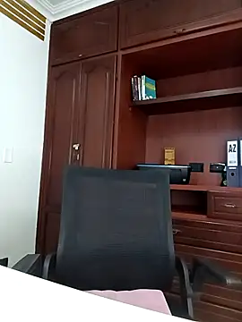 Snapshot of XMara chatting on 02/14/25, 02:18 XMara online show from 02/14/25, 02:18