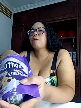 Snapshot of XMara chatting on 02/17/25, 07:53 XMara online show from 02/17/25, 07:53