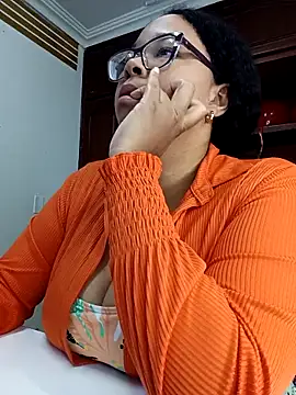 Snapshot of XMara chatting on 02/17/25, 10:58 XMara online show from 02/17/25, 10:58