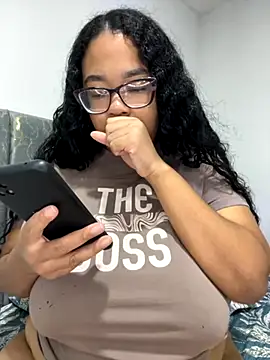 Snapshot of XMara chatting on 09/11/25, 04:18 XMara online show from 09/11/25, 04:18