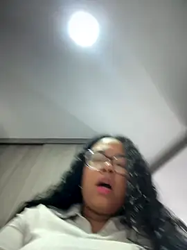 Snapshot of XMara chatting on 09/17/25, 04:08 XMara online show from 09/17/25, 04:08