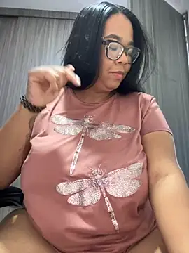 Snapshot of XMara chatting on 09/24/25, 02:31 XMara online show from 09/24/25, 02:31