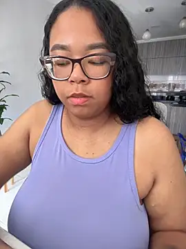 Snapshot of XMara chatting on 09/25/25, 05:49 XMara online show from 09/25/25, 05:49