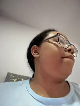 Snapshot of XMara chatting on 09/26/25, 05:28 XMara online show from 09/26/25, 05:28